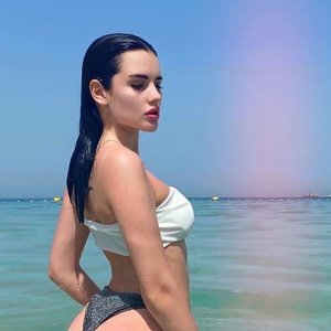 Голая Карина Аракелян