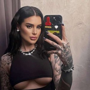 Голая Карина Аракелян