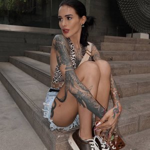 Голая Карина Аракелян