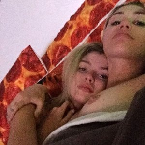 Голая Майли Сайрус