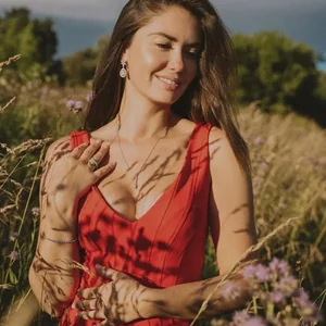 Голая Агата Муцениеце