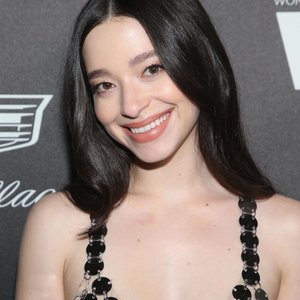 Голая Mikey Madison