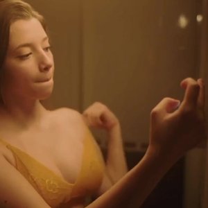 Голая Полина Гухман