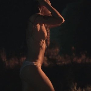 Голая Ангелина Стречина