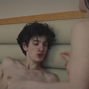 Голая Mikey Madison