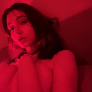 Голая Арина Левченко