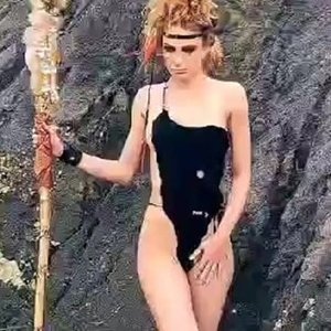 Голая Мария Лисовая