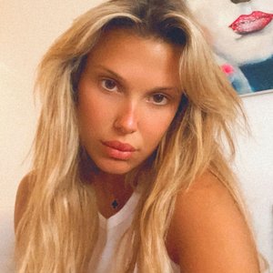 Голая Милли Бобби Браун