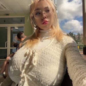 Голая Kitty Keettt