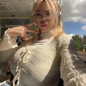 Голая Kitty Keettt