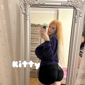 Голая Kitty Keettt
