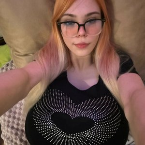 Голая Kitty Keettt