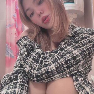 Голая Kitty Keettt