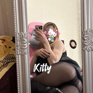 Голая Kitty Keettt
