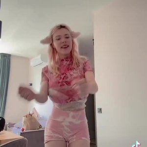 Голая Kitty Keettt