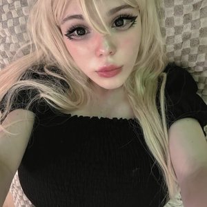 Голая Kitty Keettt