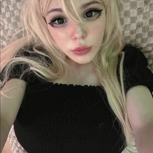 Голая Kitty Keettt
