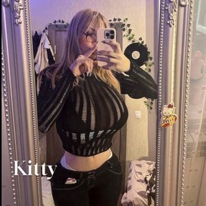 Голая Kitty Keettt