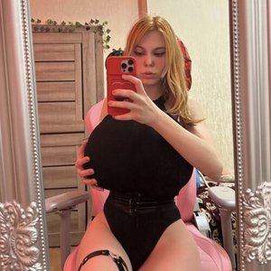 Голая Kitty Keettt