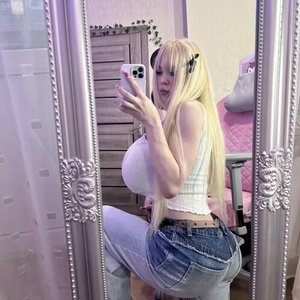 Голая Kitty Keettt