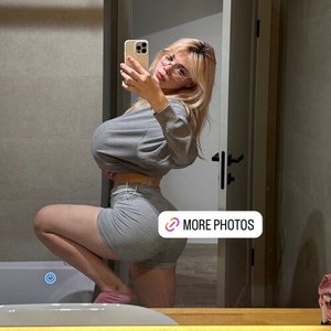 Голая Kitty Keettt