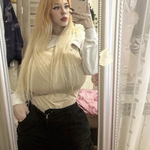 Голая Kitty Keettt