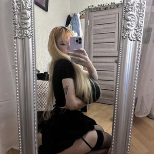 Голая Kitty Keettt