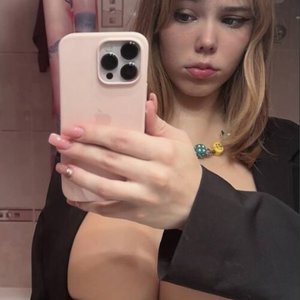Голая Kitty Keettt