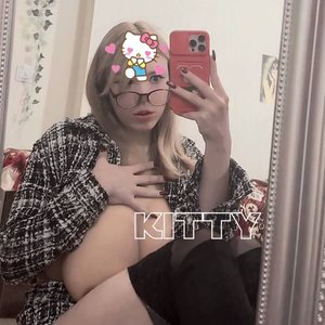Голая Kitty Keettt