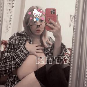 Голая Kitty Keettt