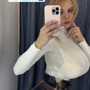 Голая Kitty Keettt