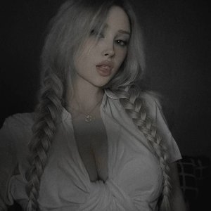 Голая Nisa