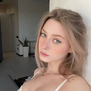 Голая Pumpur Mur