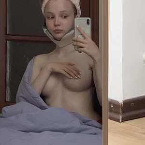 Голая Alisa Bishop