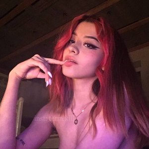 Голая Лина