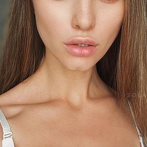 Голая Solazola