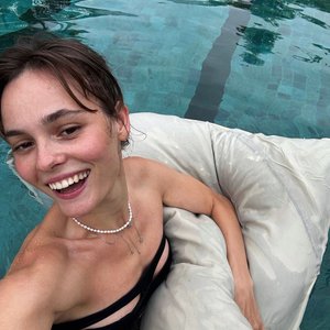 Голая Ангелина Стречина