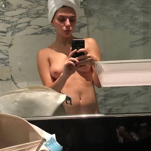 Голая Дафни Кин