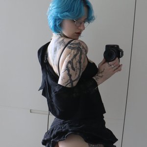 Голая Lyra Crow