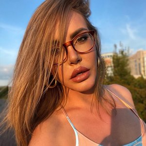 Голая Маша Малиновская