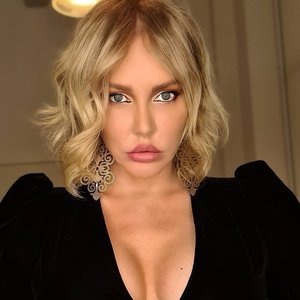 Голая Маша Малиновская