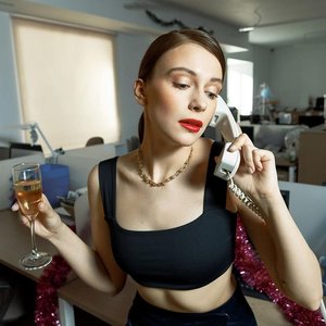 Голая Пелагея Невзорова