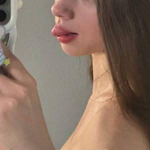 Голая Полина Гухман
