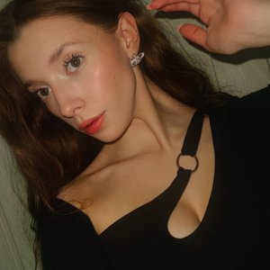 Голая Полина Гухман