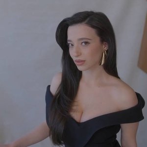 Голая Mikey Madison