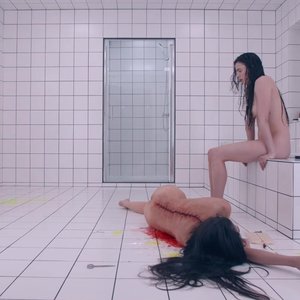 Голая Маргарет Куолли