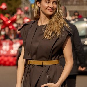 Голая Шейлин Вудли