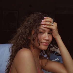 Голая Зендая Коулман