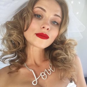 Голая Анна Кошмал