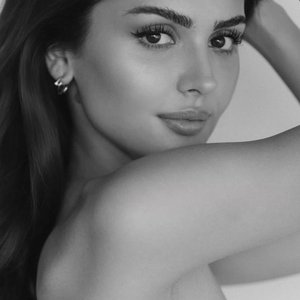 Голая Дина Саева